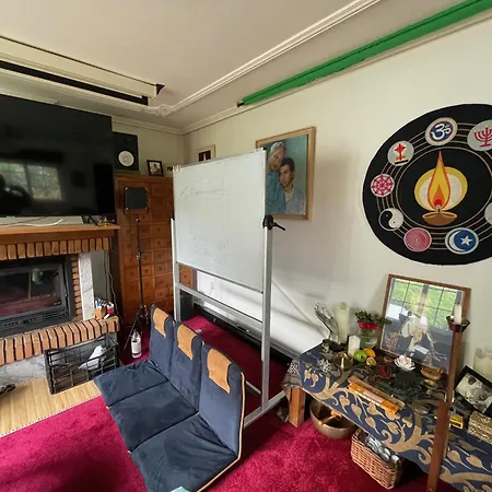 Ashram De La Peral *